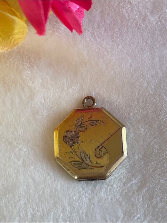 Bliss Brothers Company Jewelry - Antique B CO 1/10-14k GF Gold Filled Octagon Tricolor Floral Locket Pendant
